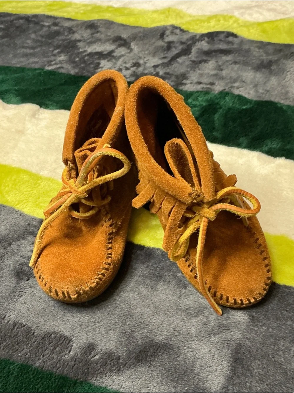 Minnetonka Kids Orange Suede Fringe Moccasins Size 7